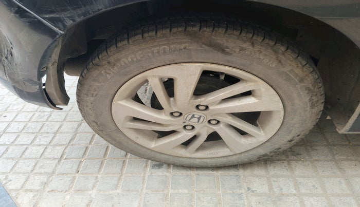 2015 Honda Jazz 1.2L I-VTEC V, Petrol, Manual, 1,00,063 km, tyre