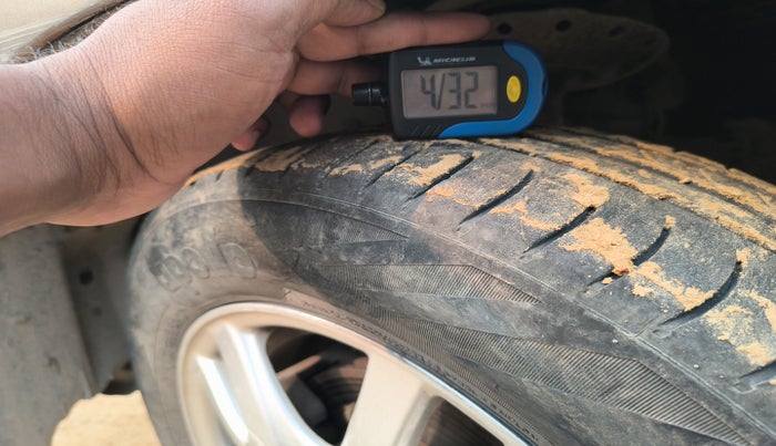 2012 Honda Brio V MT, Petrol, Manual, 88,907 km, tyre