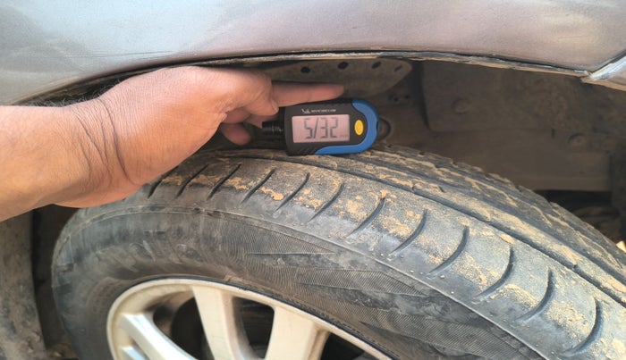 2012 Honda Brio V MT, Petrol, Manual, 88,907 km, tyre