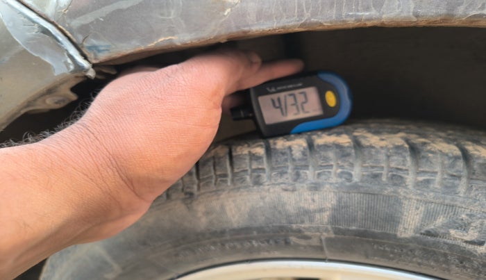 2012 Honda Brio V MT, Petrol, Manual, 88,907 km, tyre