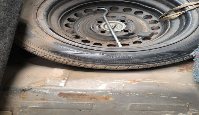 2012 Honda Brio V MT, Petrol, Manual, 88,907 km, tyre