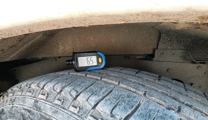 2010 Mahindra Scorpio VLX 2WD, Diesel, Manual, 1,43,923 km, tyre