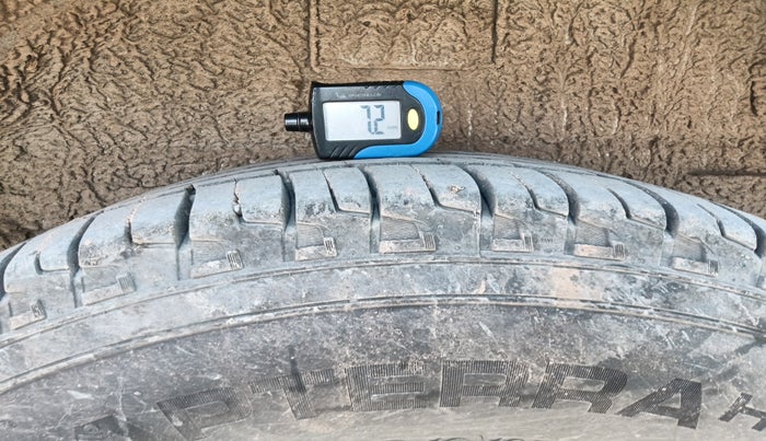 2010 Mahindra Scorpio VLX 2WD, Diesel, Manual, 1,43,923 km, tyre