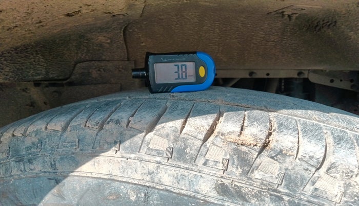 2010 Mahindra Scorpio VLX 2WD, Diesel, Manual, 1,43,923 km, tyre