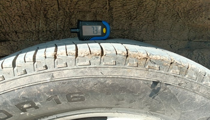 2010 Mahindra Scorpio VLX 2WD, Diesel, Manual, 1,43,923 km, tyre