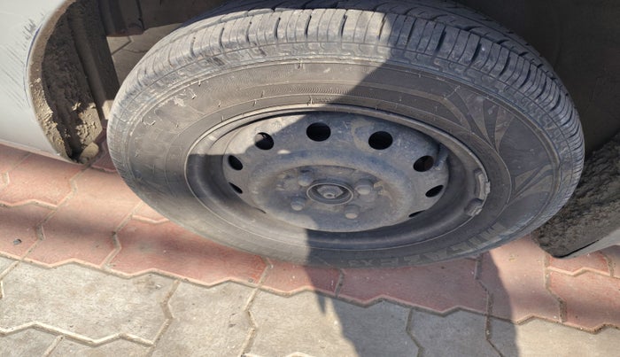 2012 Maruti Wagon R 1.0 LXI, Petrol, Manual, 1,75,151 km, tyre