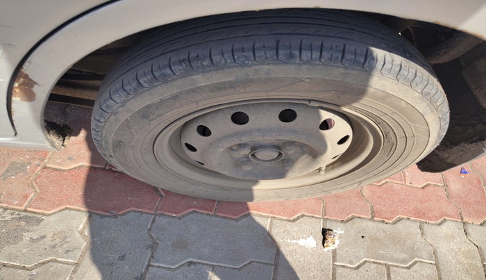 2012 Maruti Wagon R 1.0 LXI, Petrol, Manual, 1,75,151 km, tyre