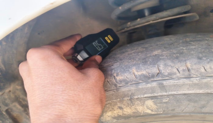 2011 Maruti Swift Dzire LXI, Petrol, Manual, 1,90,350 km, tyre