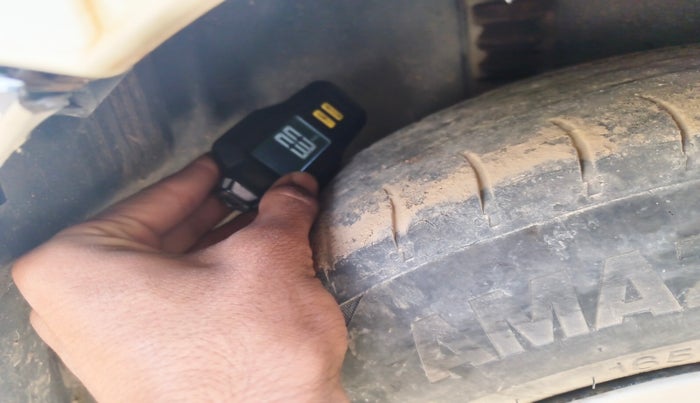 2011 Maruti Swift Dzire LXI, Petrol, Manual, 1,90,350 km, tyre