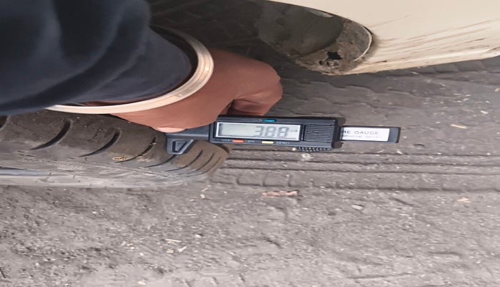 2010 Maruti Alto LXI, Petrol, Manual, 1,23,247 km, tyre