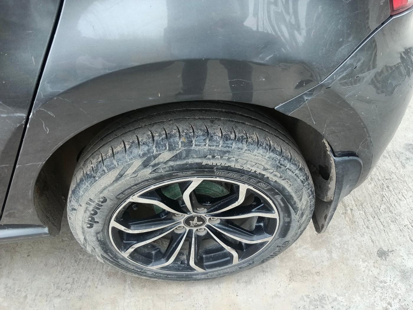 2013 Volkswagen Polo COMFORTLINE 1.2L, Diesel, Manual, 1,56,834 km, tyre