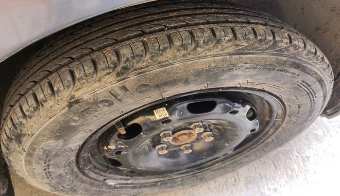 2013 Volkswagen Polo COMFORTLINE 1.2L, Diesel, Manual, 1,56,834 km, tyre