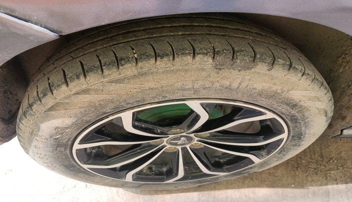 2013 Volkswagen Polo COMFORTLINE 1.2L, Diesel, Manual, 1,56,834 km, tyre