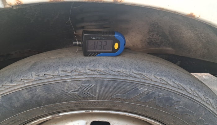 2014 Maruti Eeco 5 STR, Petrol, Manual, 1,23,734 km, tyre