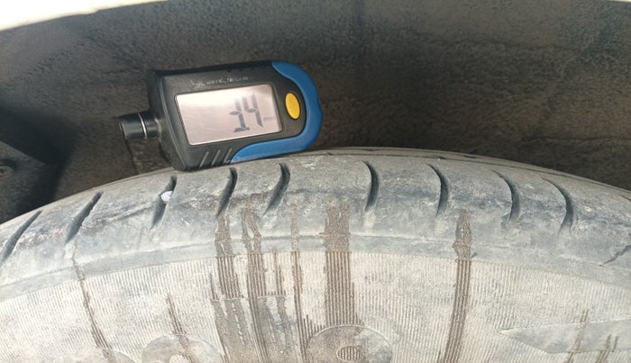 2011 Hyundai i10 MAGNA 1.1, Petrol, Manual, 1,07,357 km, tyre