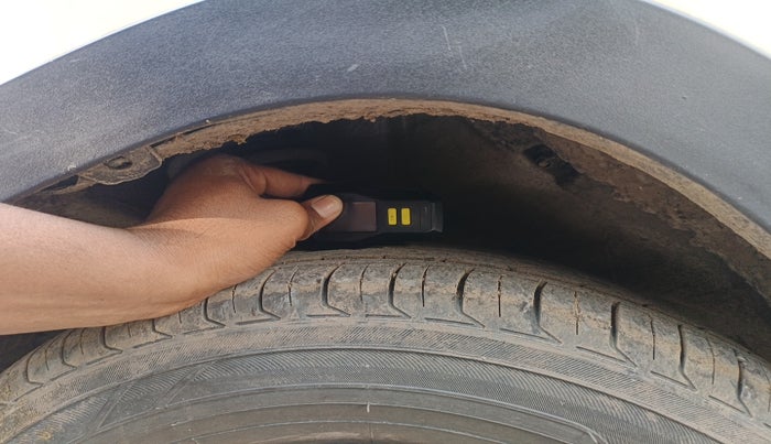 2016 Mahindra Kuv100 K4 D 6 STR, Diesel, Manual, 2,23,580 km, tyre