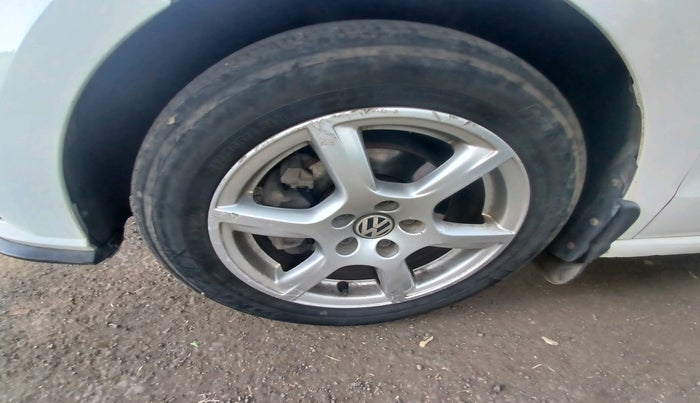 2013 Volkswagen Vento HIGHLINE 1.6 MPI, Petrol, Manual, 1,43,128 km, tyre