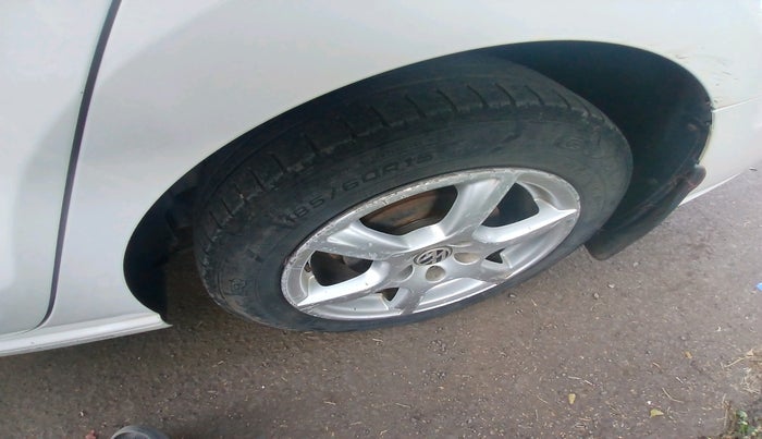 2013 Volkswagen Vento HIGHLINE 1.6 MPI, Petrol, Manual, 1,43,128 km, tyre