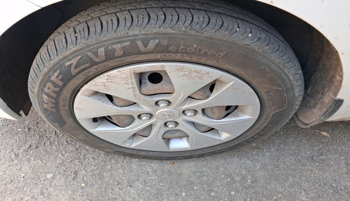 2015 Hyundai Xcent BASE 1.2, Petrol, Manual, 80,175 km, tyre