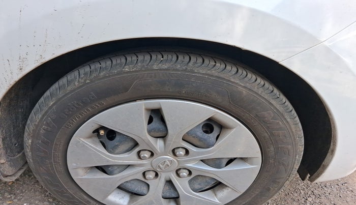 2015 Hyundai Xcent BASE 1.2, Petrol, Manual, 80,175 km, tyre