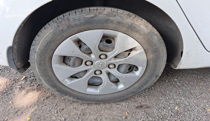 2015 Hyundai Xcent BASE 1.2, Petrol, Manual, 80,175 km, tyre