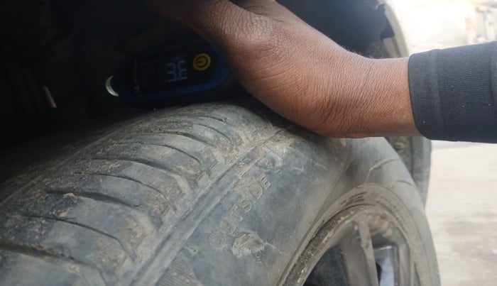 2011 Volkswagen Polo HIGHLINE DIESEL, Diesel, Manual, 2,24,785 km, tyre