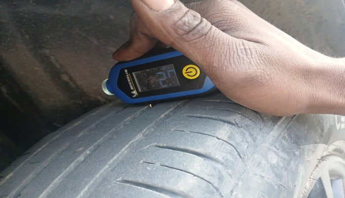 2011 Volkswagen Polo HIGHLINE DIESEL, Diesel, Manual, 2,24,785 km, tyre