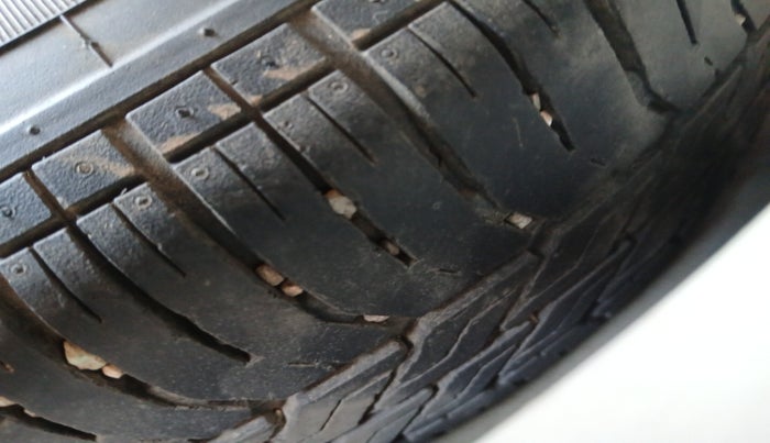 2014 Maruti Swift VDI, Diesel, Manual, 1,14,971 km, tyre