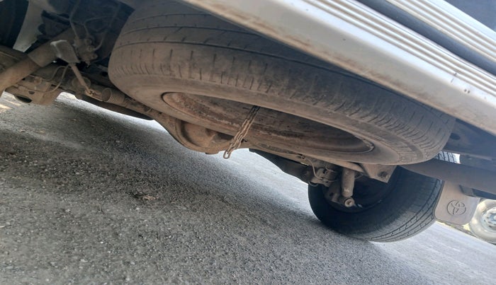 2013 Toyota Innova 2.5 GX 8 STR, Diesel, Manual, 1,36,216 km, tyre