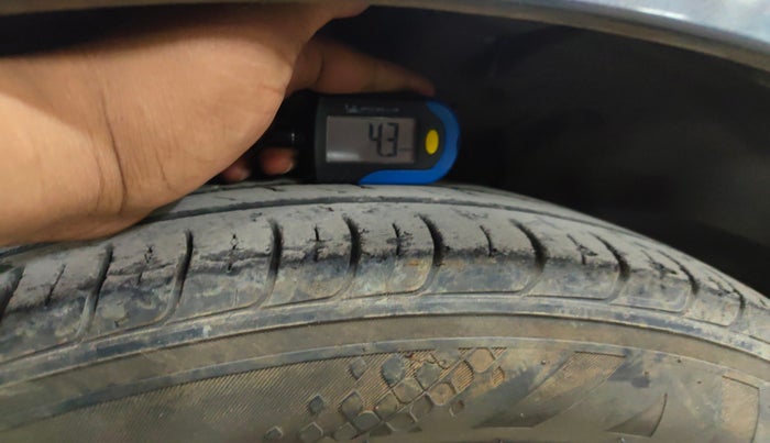 2015 Maruti Ertiga VXI CNG, Petrol, Manual, 66,837 km, tyre