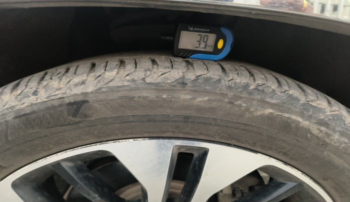 2021 MG HECTOR PLUS SELECT 2.0 DIESEL TURBO MT 7-STR, Diesel, Manual, 1,10,823 km, tyre