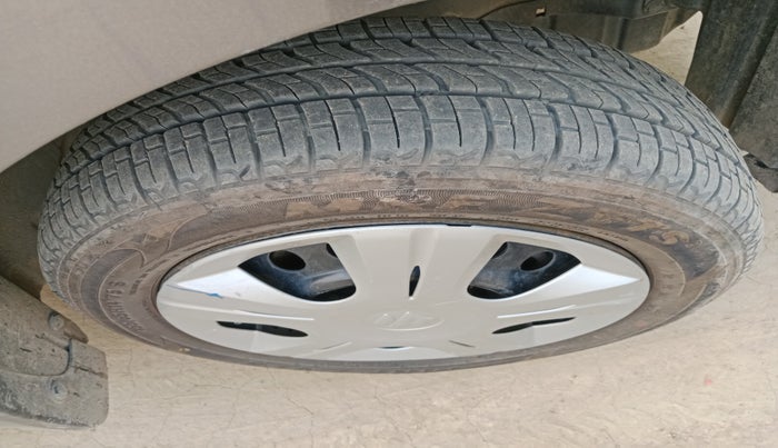 2017 Maruti Wagon R 1.0 VXI, Petrol, Manual, 1,11,956 km, tyre