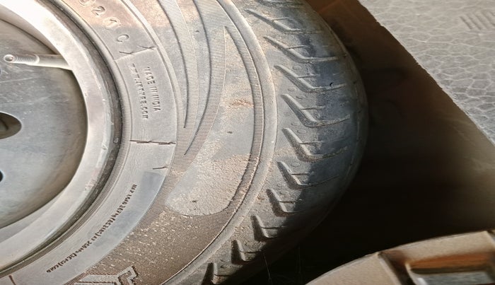 2017 Maruti Wagon R 1.0 VXI, Petrol, Manual, 1,11,956 km, tyre