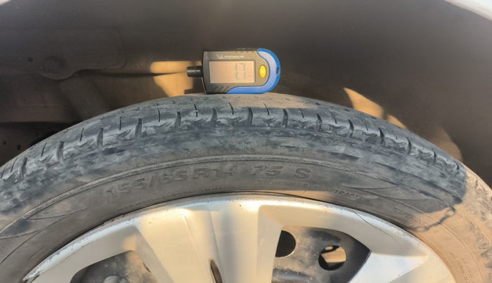 2017 Maruti Wagon R 1.0 VXI, Petrol, Manual, 1,02,856 km, tyre