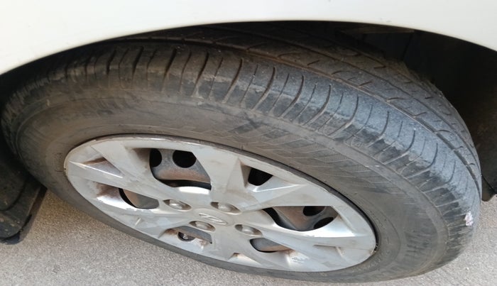 2014 Hyundai Grand i10 SPORTZ 1.2 KAPPA VTVT, Petrol, Manual, 2,00,711 km, tyre