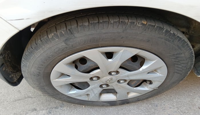 2014 Hyundai Grand i10 SPORTZ 1.2 KAPPA VTVT, Petrol, Manual, 2,00,711 km, tyre