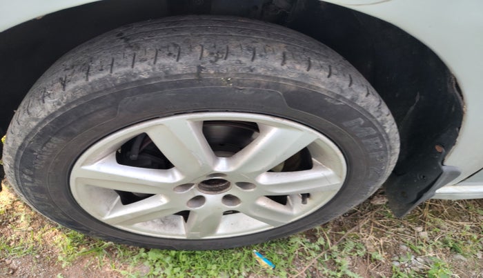 2011 Volkswagen Vento HIGHLINE 1.6 MPI, Petrol, Manual, 12,345 km, tyre