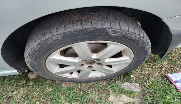 2011 Volkswagen Vento HIGHLINE 1.6 MPI, Petrol, Manual, 12,345 km, tyre