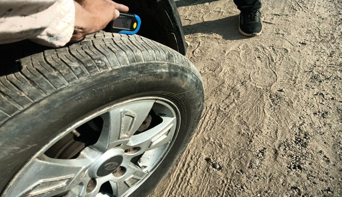 2015 Mahindra XUV500 W8, Diesel, Manual, 82,128 km, tyre