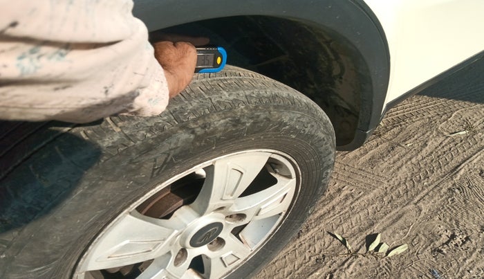 2015 Mahindra XUV500 W8, Diesel, Manual, 82,128 km, tyre