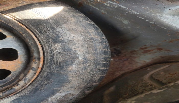 2011 Ford Figo ZXI 1.4 DIESEL, Diesel, Manual, 82,938 km, tyre