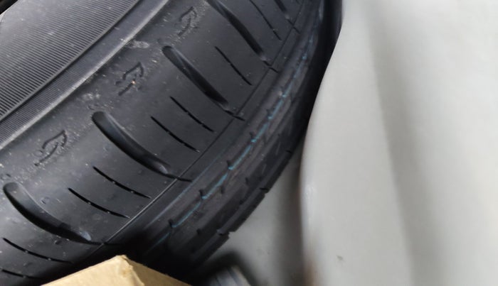 2023 Volkswagen VIRTUS HIGHLINE TSI 1.0 MT, Petrol, Manual, 30,551 km, tyre