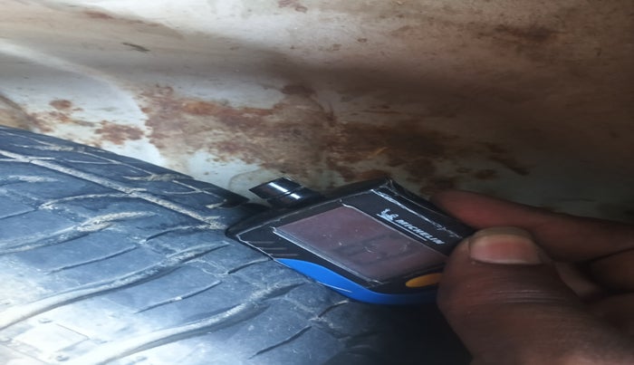 2011 Maruti Alto LXI, Petrol, Manual, 1,41,264 km, tyre