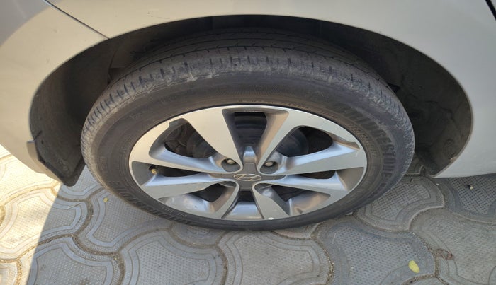 2017 Hyundai Elite i20 ASTA 1.2 (O), Petrol, Manual, 49,370 km, tyre