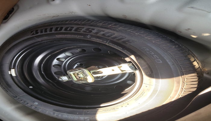 2017 Hyundai Elite i20 ASTA 1.2 (O), Petrol, Manual, 49,370 km, tyre