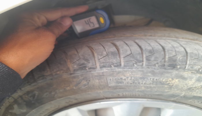 2020 Maruti Swift LXI, Petrol, Manual, 28,527 km, tyre