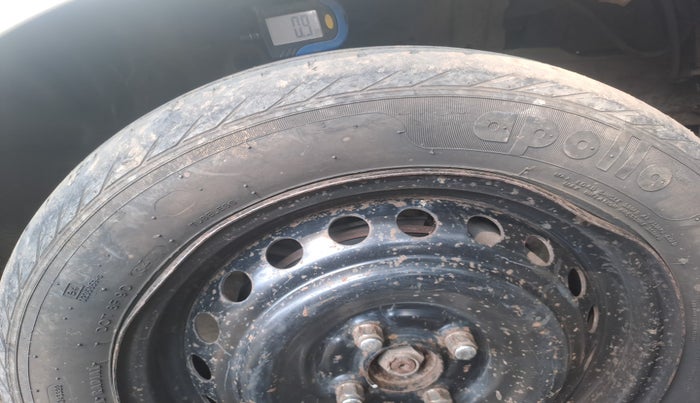 2014 Honda Mobilio 1.5L I-DTEC V, Diesel, Manual, 3,17,470 km, tyre