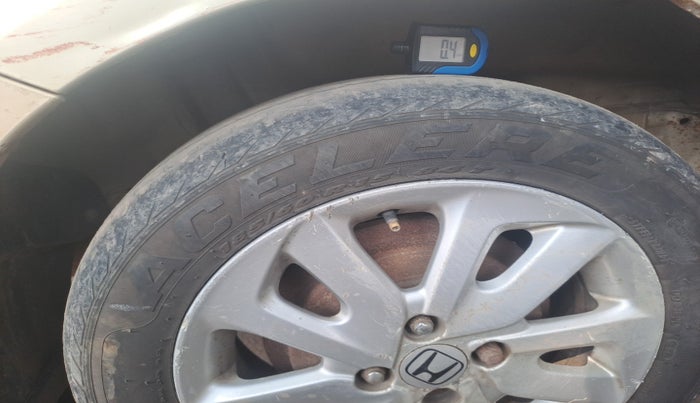 2014 Honda Mobilio 1.5L I-DTEC V, Diesel, Manual, 3,17,470 km, tyre