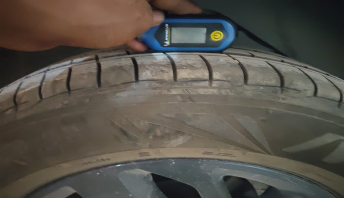 2022 Tata Safari XTA PLUS, Diesel, Automatic, 93,308 km, tyre