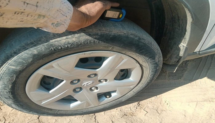 2021 Hyundai VENUE S 1.2, Petrol, Manual, 33,366 km, tyre